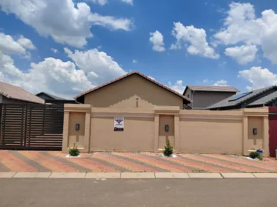 3 Bedroom House For Sale in Boksburg - rAnL.webp