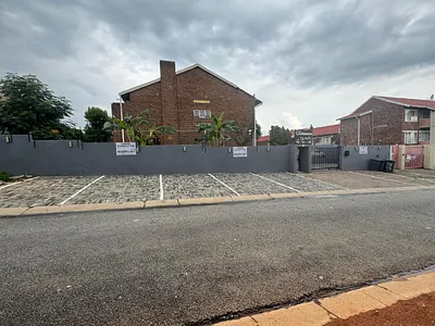 2 Bedroom Apartment For Sale in Randburg - T4gR.webp