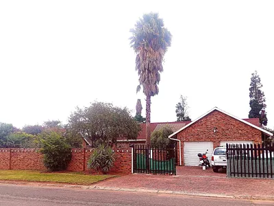 3 Bedroom House To Rent in Klippoortjie, Boksburg - img