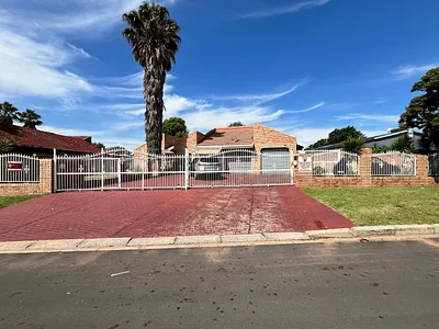 4 Bedroom House To Rent in Germiston - VYWm.webp