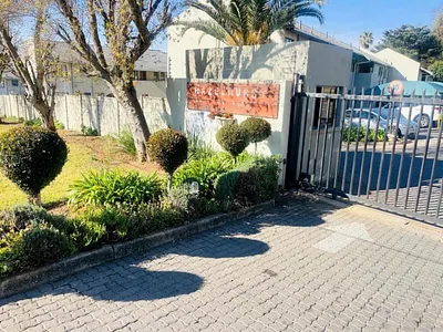2 Bedroom Apartment For Sale in Johannesburg - kVEM.webp
