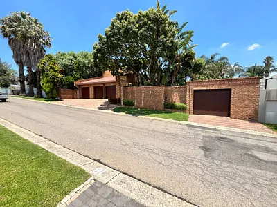 4 Bedroom House For Sale in Edenvale - YvLS.webp