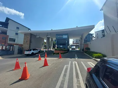 3 Bedroom Apartment For Sale in Johannesburg - AlxI.webp