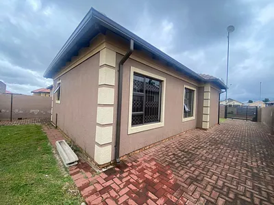 3 Bedroom House To Rent in Benoni - IlOe.webp