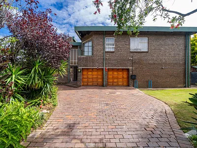 5 Bedroom House For Sale in Benoni - US4I.webp