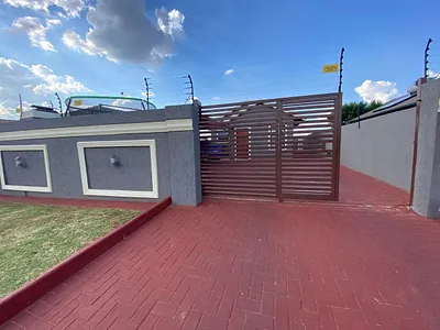 3 Bedroom House For Sale in Benoni - HrnS.webp