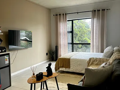 0.5 Bedroom Apartment To Rent in Johannesburg - img
