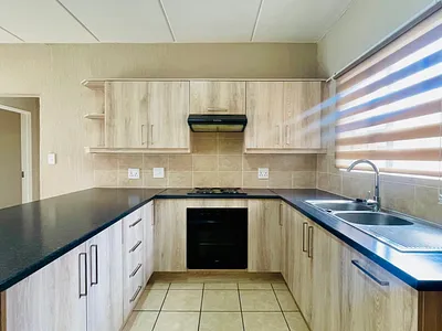 2 Bedroom Apartment To Rent in Roodepoort - 49tX.webp
