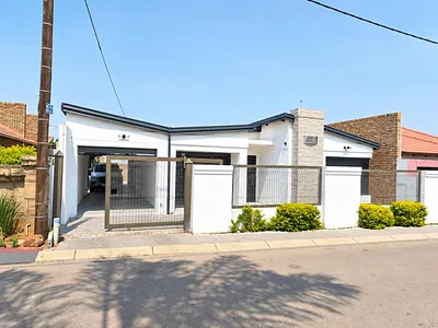 4 Bedroom House For Sale in Pretoria - LHVa.webp