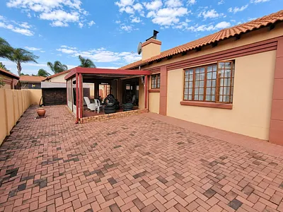 3 Bedroom House For Sale in Akasia - KPje.webp