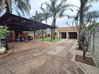 5 Bedroom House For Sale in Pretoria - RWk3.webp