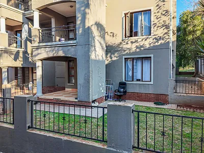 2 Bedroom Apartment For Sale in Roodepoort - hezS.webp