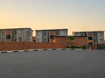 1 Bedroom Apartment For Sale in Roodepoort - O0Om.webp