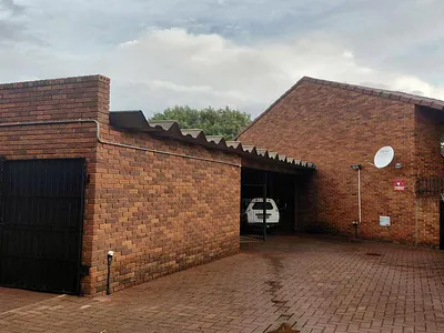 2 Bedroom Townhouse For Sale in Bloemfontein - emOc.webp