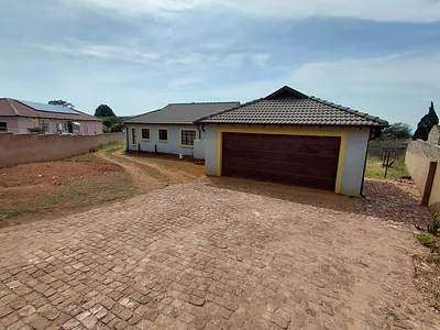 3 Bedroom House For Sale in Akasia - WOmT.webp