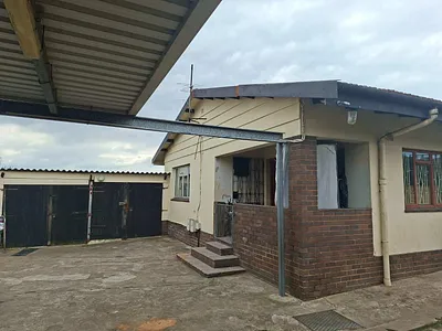 6 Bedroom House For Sale in Durban - 0ybi.webp