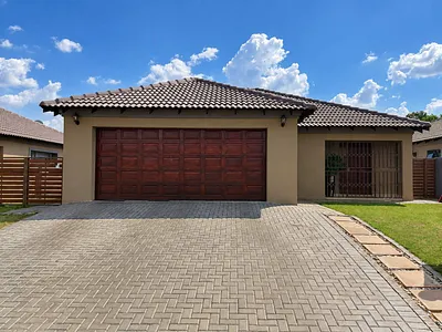 4 Bedroom Townhouse For Sale in Heatherdale AH, Akasia - 5oX3.webp