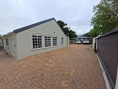 4 Bedroom House For Sale in Cape Town - wxWy.webp