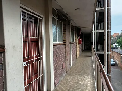 3 Bedroom Apartment For Sale in Pretoria - LlnW.webp