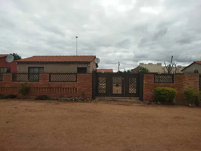 2 Bedroom House For Sale in Soshanguve V, Soshanguve - ueYh.webp