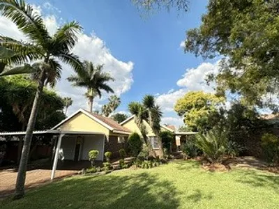 3 Bedroom House For Sale in Akasia - caoI.webp