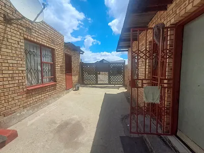 2 Bedroom House For Sale in Midrand - HEwX.webp