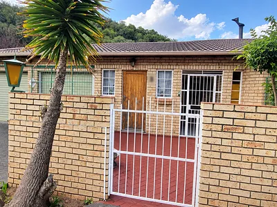 3 Bedroom Townhouse For Sale in Bloemfontein - jp3o.webp