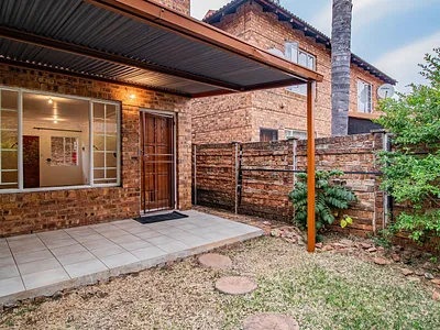 2 Bedroom Townhouse For Sale in Pretoria - P4mJ.webp