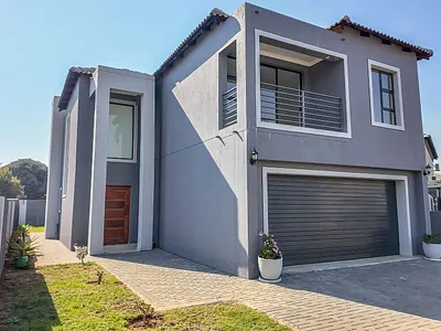 3 Bedroom House For Sale in Hartbeespoort - 2Zs6.webp