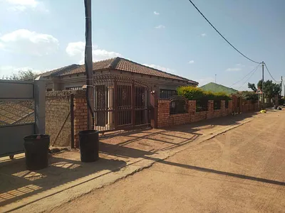 3 Bedroom House For Sale in Soshanguve HH, Soshanguve - sKxT.webp