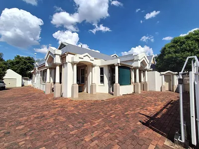 3 Bedroom Apartment For Sale in Potchefstroom - yrBU.webp