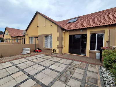 2 Bedroom Townhouse For Sale in Akasia - jg8b.webp
