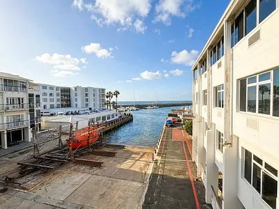 Commercial Property To Rent in Cape Town - img