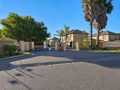 2 Bedroom Apartment For Sale in Allen's Nek, Roodepoort - aZI5.webp