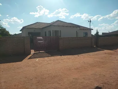 3 Bedroom House For Sale in Soshanguve X, Soshanguve - J4fq.webp