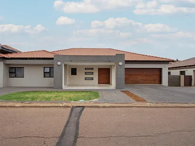 3 Bedroom House For Sale in The Orchards, Akasia - K9Ci.webp