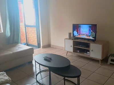 2 Bedroom Townhouse For Sale in Olifantsvlei, Johannesburg - 8F3f.webp