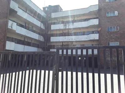 2 Bedroom Apartment For Sale in Rosettenville, Johannesburg - CwKI.webp