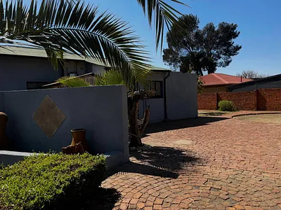 3 Bedroom House For Sale in Booysens, Pretoria - e5Qs.webp