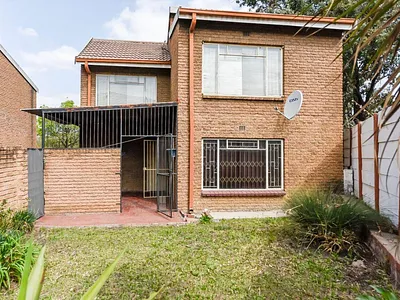 3 Bedroom Townhouse For Sale in Vereeniging - Uz67.webp