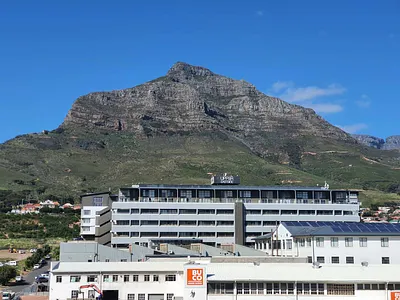 1 Bedroom Apartment For Sale in Cape Town - 8Yez.webp