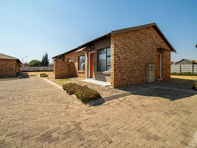 2 Bedroom Townhouse For Sale in Boksburg - qgIl.webp