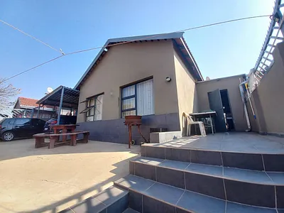4 Bedroom House For Sale in Pretoria - SuCd.webp