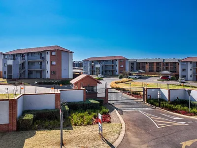 4 Bedroom Apartment For Sale in Midrand - MNI3.webp