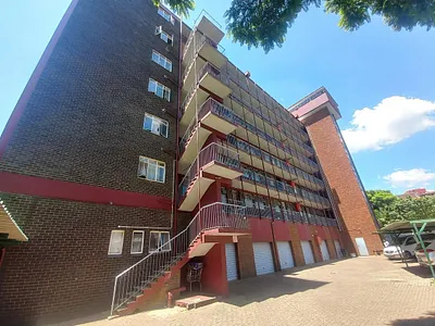2 Bedroom Apartment For Sale in Pretoria - GU6k.webp