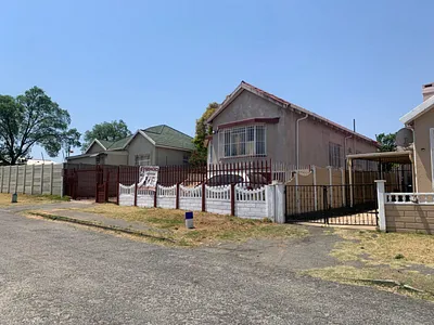3 Bedroom House For Sale in Johannesburg - 9qBq.webp