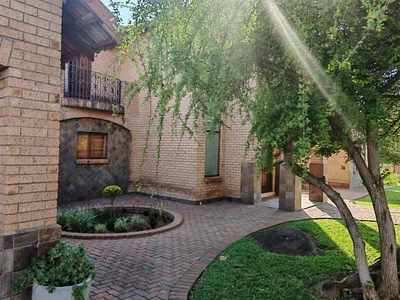 4 Bedroom House For Sale in Burgersfort - cDWw.webp