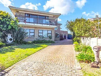 5 Bedroom House For Sale in Mossel Bay - TvLC.webp