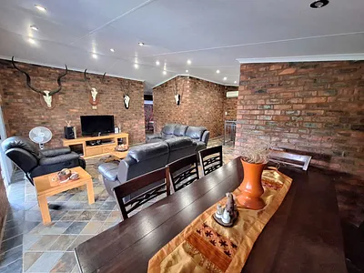 6 Bedroom House For Sale in Leeupoort - ka3I.webp
