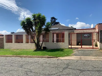 3 Bedroom House For Sale in Johannesburg - WZXr.webp
